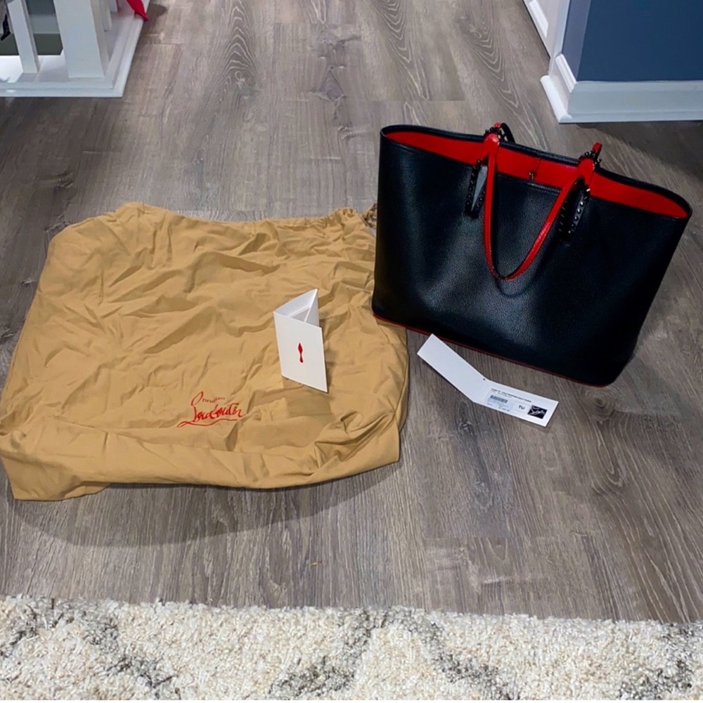 CHRISTIAN LOUBOUTIN BLACK CABATA CALF EMPIRE PURSE